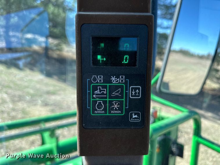 image for item OI9405 2004 John Deere 4895 swather / windrower