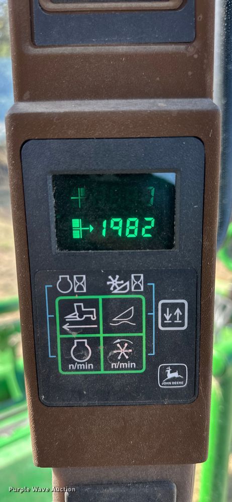 image for item OI9405 2004 John Deere 4895 swather / windrower