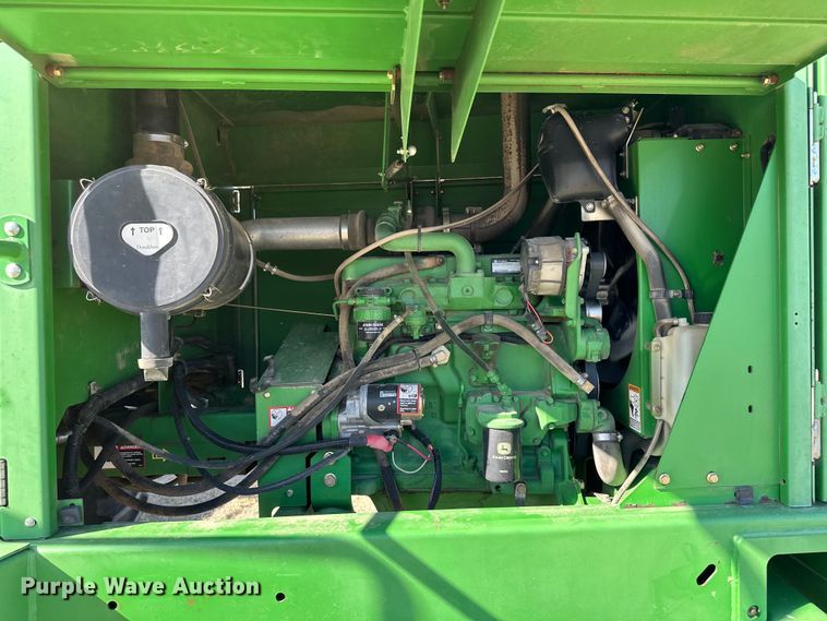 image for item OI9405 2004 John Deere 4895 swather / windrower