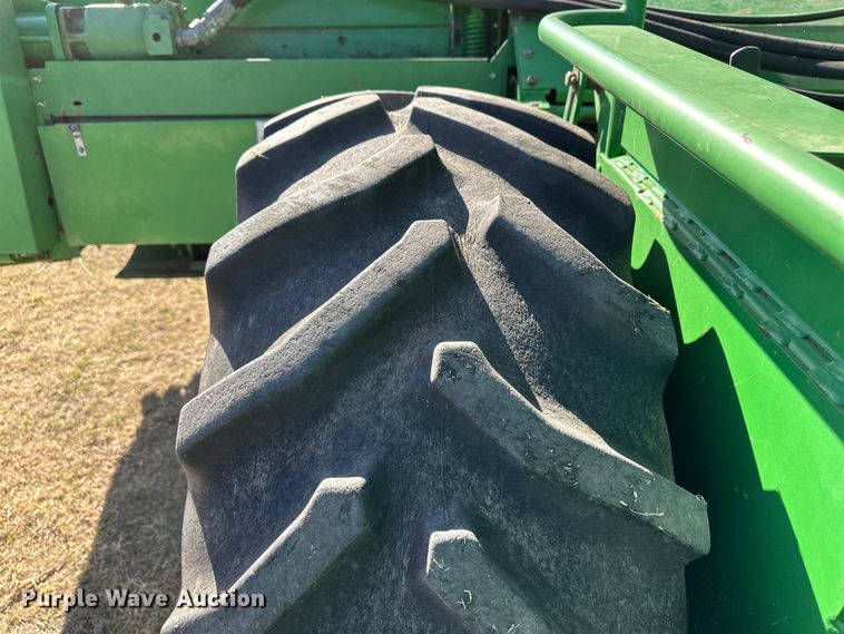 image for item OI9405 2004 John Deere 4895 swather / windrower