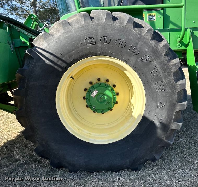 image for item OI9405 2004 John Deere 4895 swather / windrower