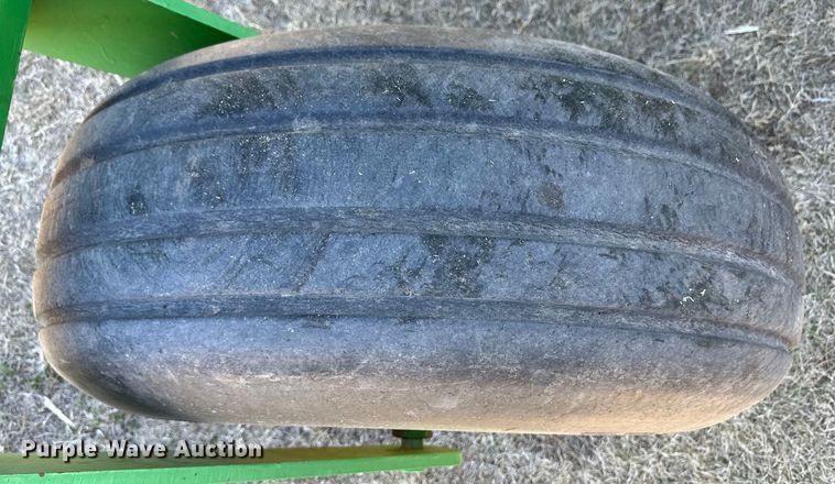 image for item OI9405 2004 John Deere 4895 swather / windrower