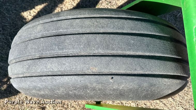 image for item OI9405 2004 John Deere 4895 swather / windrower