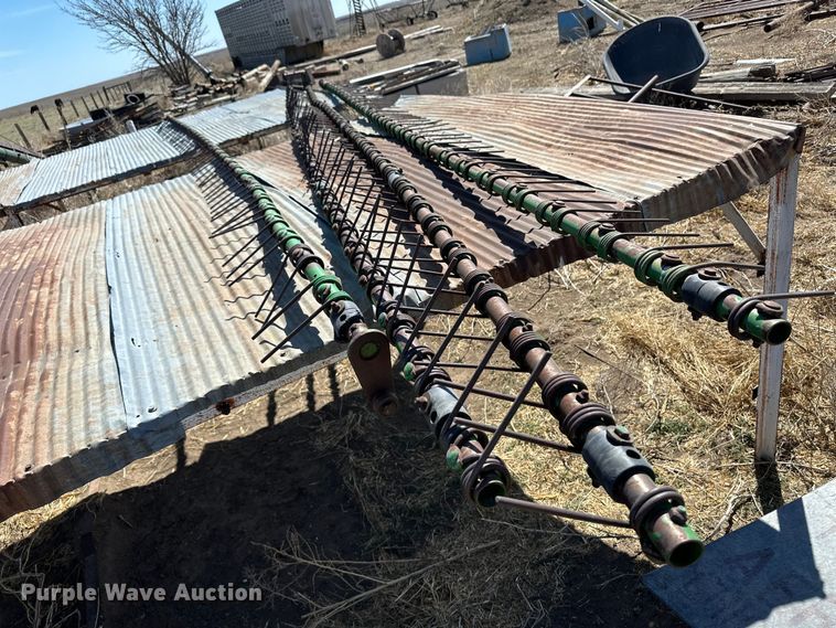 image for item OI9405 2004 John Deere 4895 swather / windrower