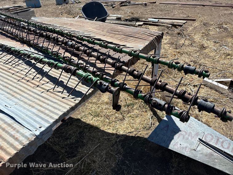 image for item OI9405 2004 John Deere 4895 swather / windrower