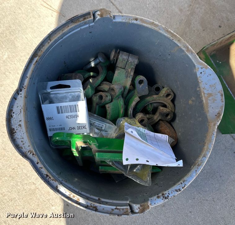 image for item OI9405 2004 John Deere 4895 swather / windrower