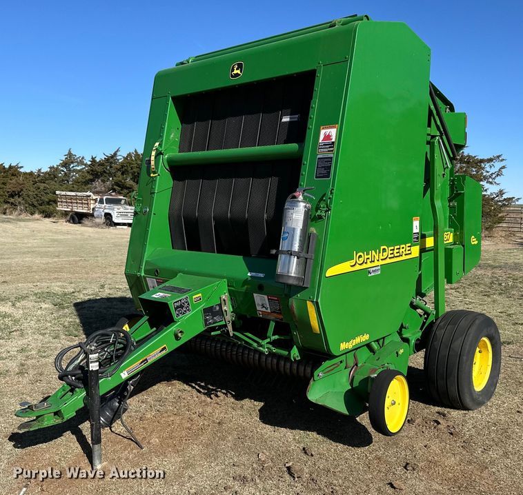 image for item OI9406 2005 John Deere 567 Mega Wide round baler