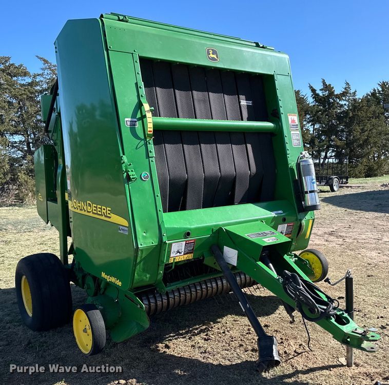 image for item OI9406 2005 John Deere 567 Mega Wide round baler