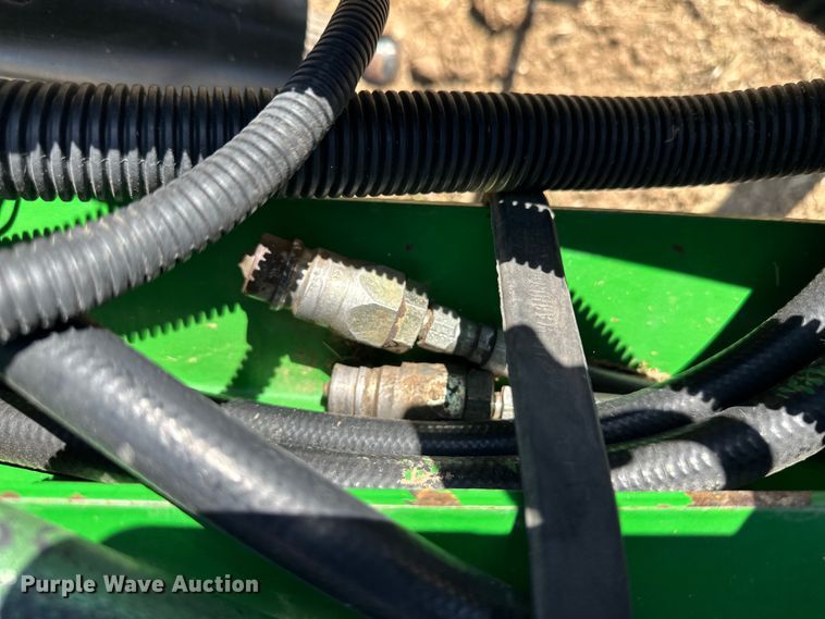 image for item OI9406 2005 John Deere 567 Mega Wide round baler