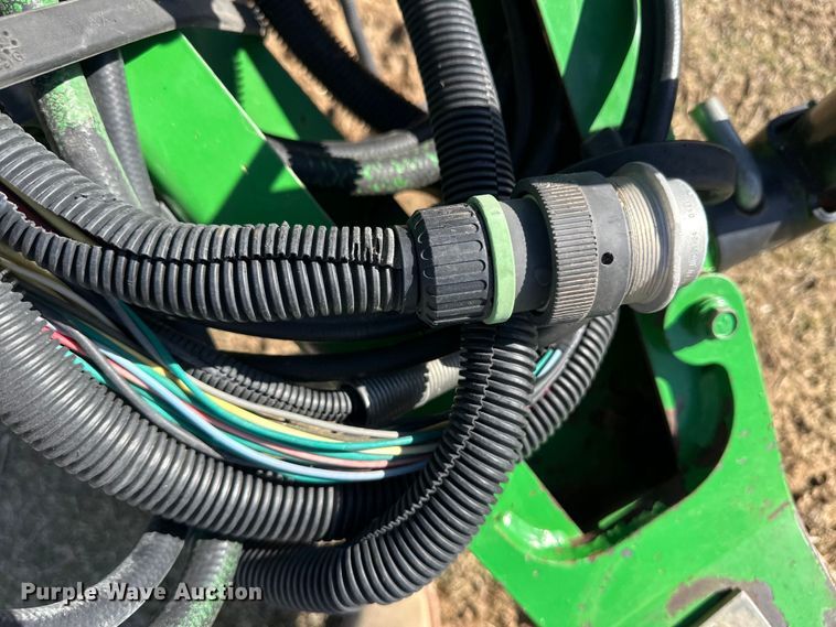 image for item OI9406 2005 John Deere 567 Mega Wide round baler