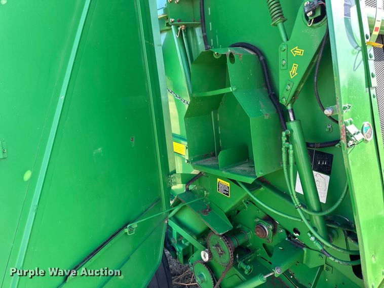 image for item OI9406 2005 John Deere 567 Mega Wide round baler