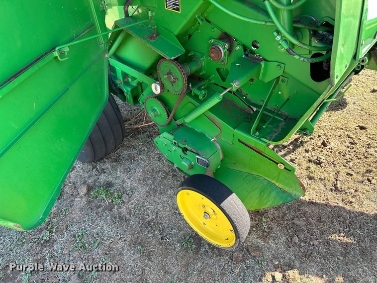 image for item OI9406 2005 John Deere 567 Mega Wide round baler