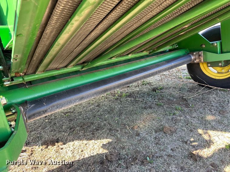 image for item OI9406 2005 John Deere 567 Mega Wide round baler
