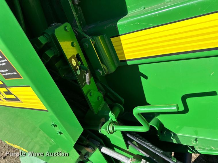 image for item OI9406 2005 John Deere 567 Mega Wide round baler