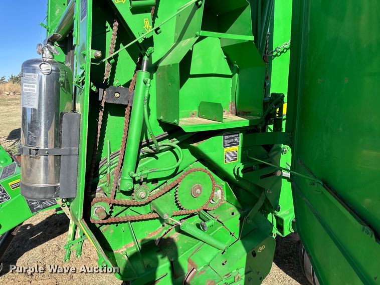image for item OI9406 2005 John Deere 567 Mega Wide round baler