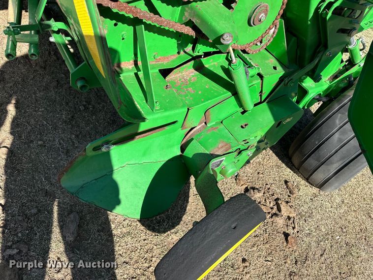 image for item OI9406 2005 John Deere 567 Mega Wide round baler