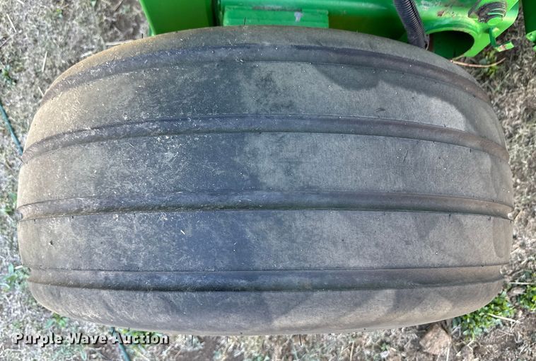 image for item OI9406 2005 John Deere 567 Mega Wide round baler