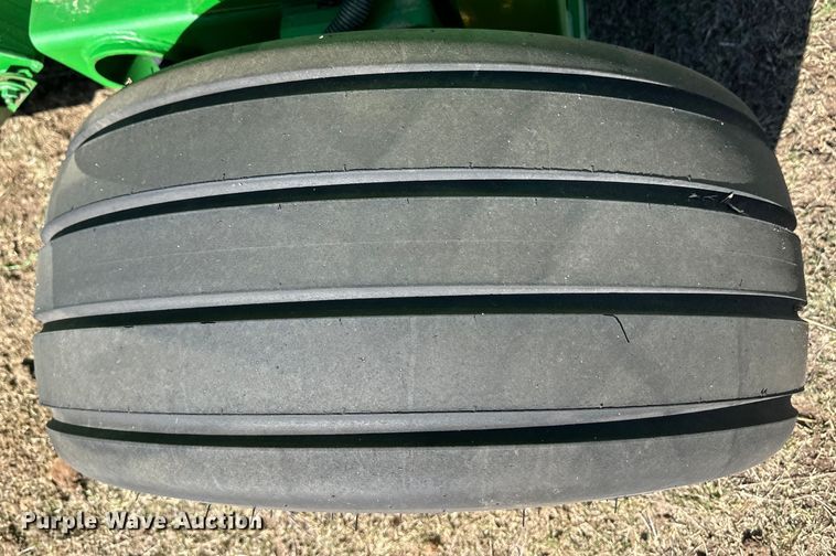 image for item OI9406 2005 John Deere 567 Mega Wide round baler