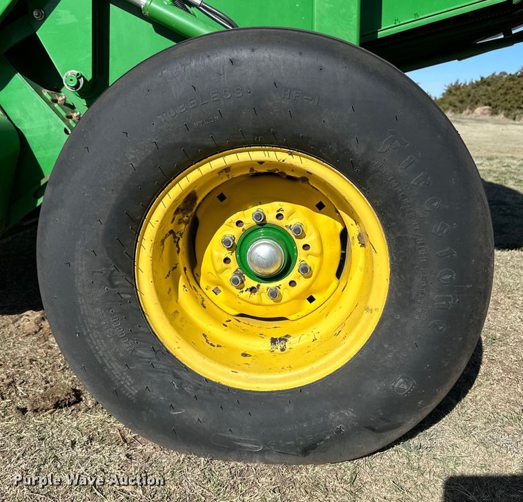 image for item OI9406 2005 John Deere 567 Mega Wide round baler