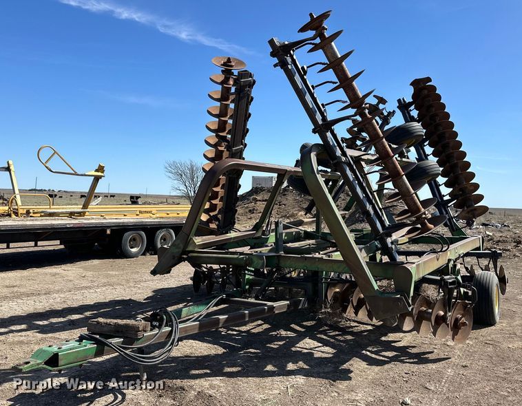 image for item OI9417 John Deere tandem disk