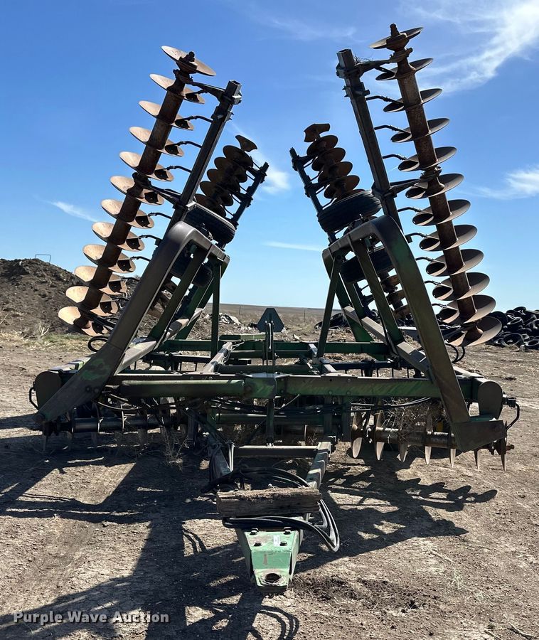 image for item OI9417 John Deere tandem disk