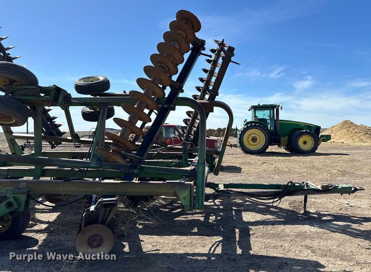 image for item OI9417 John Deere tandem disk
