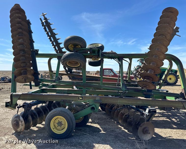 image for item OI9417 John Deere tandem disk