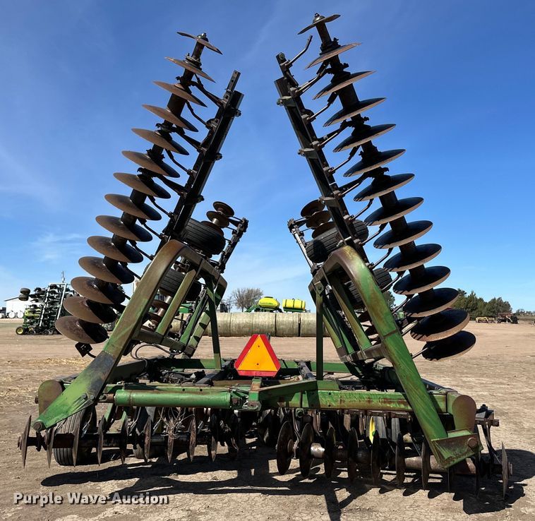 image for item OI9417 John Deere tandem disk