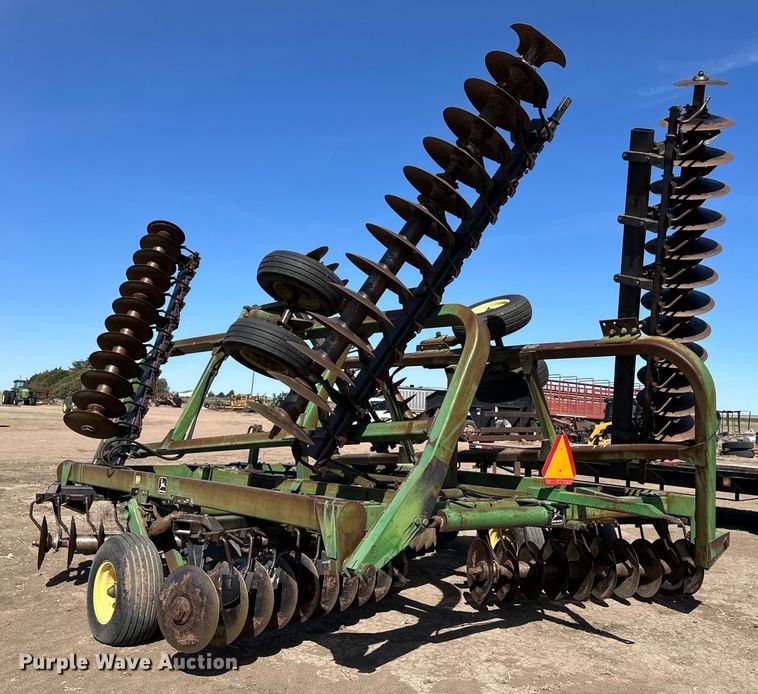 image for item OI9417 John Deere tandem disk