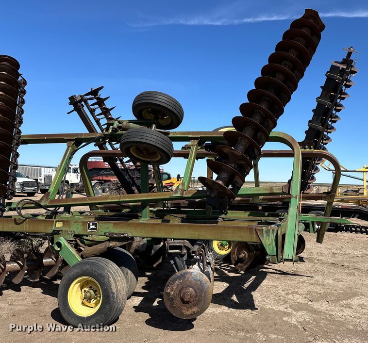 image for item OI9417 John Deere tandem disk