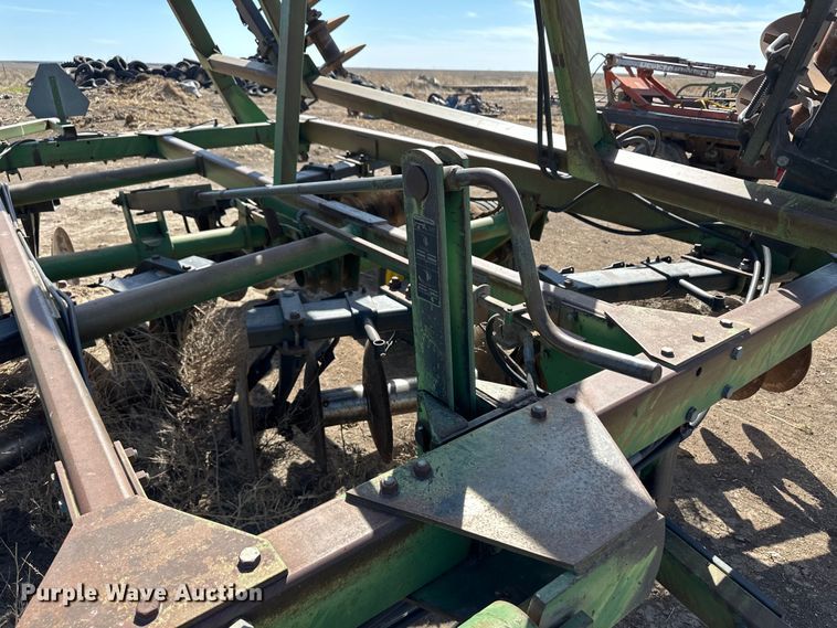 image for item OI9417 John Deere tandem disk