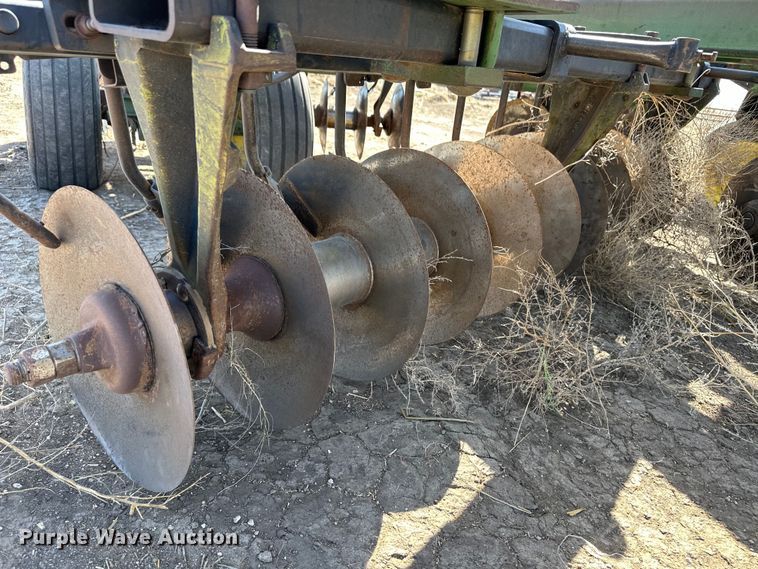 image for item OI9417 John Deere tandem disk