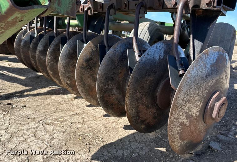 image for item OI9417 John Deere tandem disk