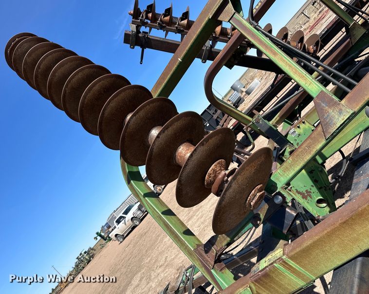 image for item OI9417 John Deere tandem disk