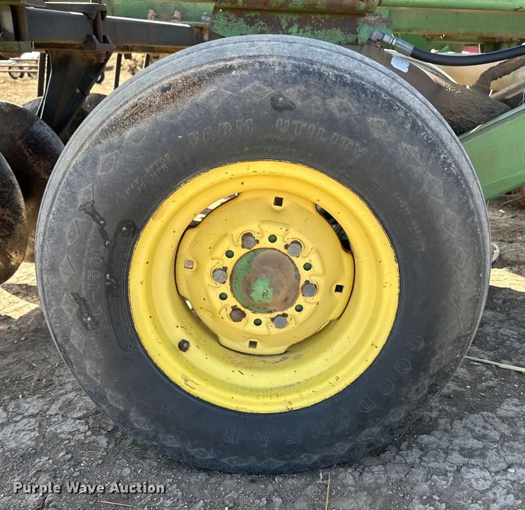 image for item OI9417 John Deere tandem disk