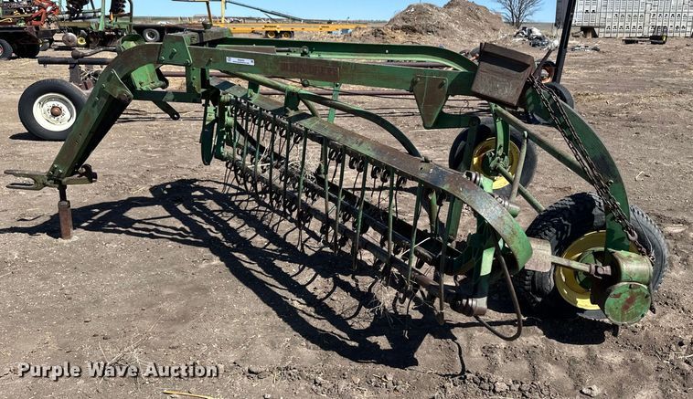 image for item OI9420 John Deere hay rake
