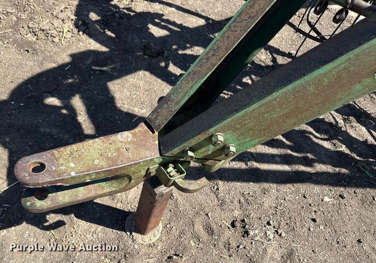 image for item OI9420 John Deere hay rake