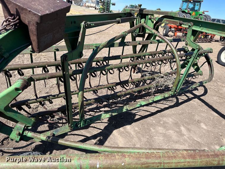 image for item OI9420 John Deere hay rake