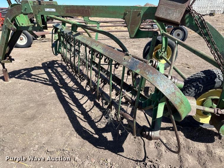 image for item OI9420 John Deere hay rake