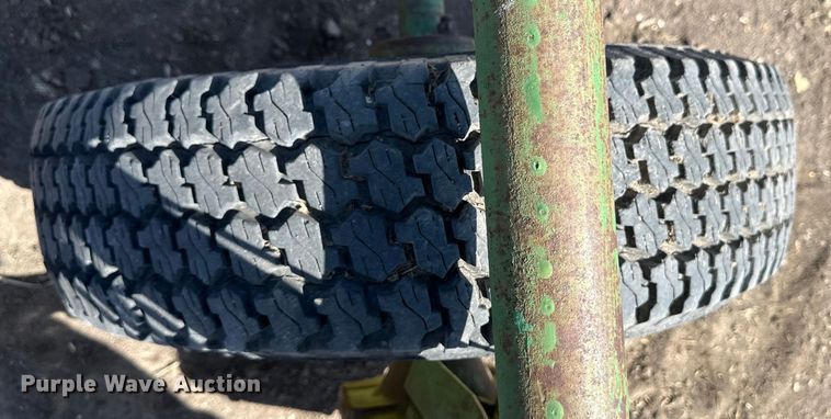 image for item OI9420 John Deere hay rake