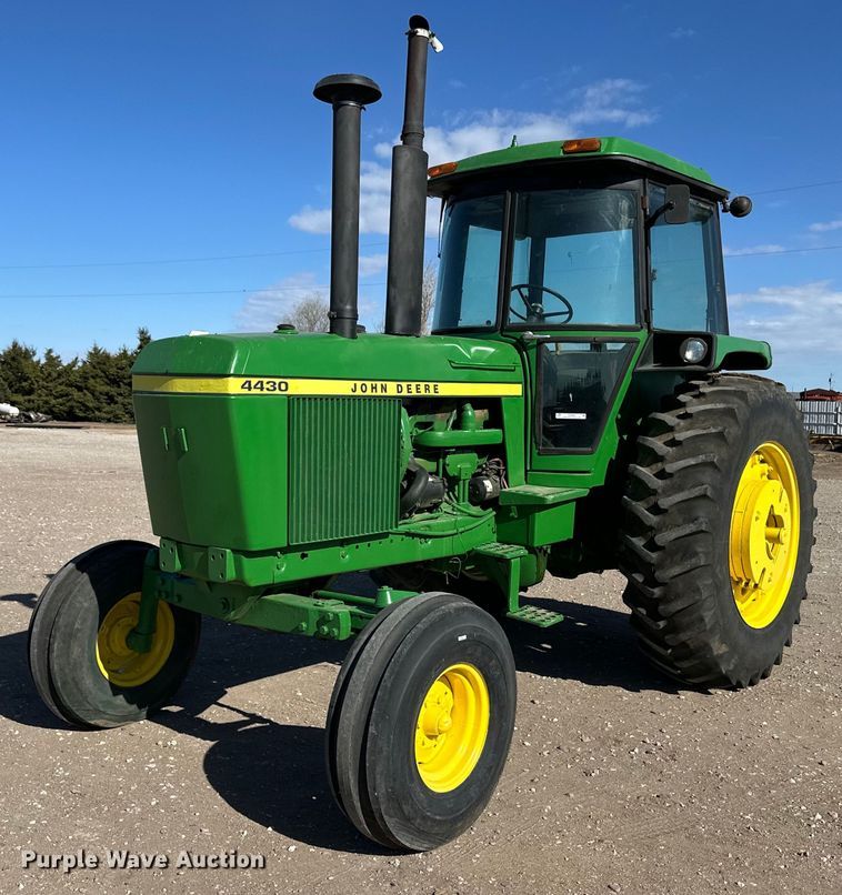 image for item OI9484 1974 John Deere 4430 tractor