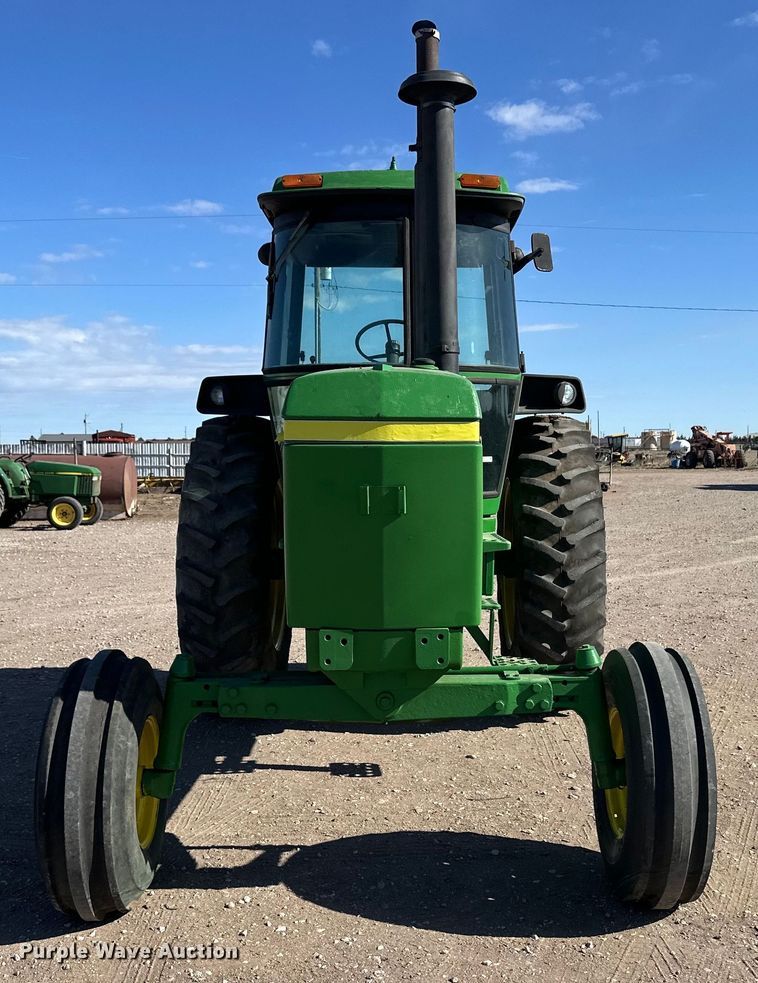 image for item OI9484 1974 John Deere 4430 tractor