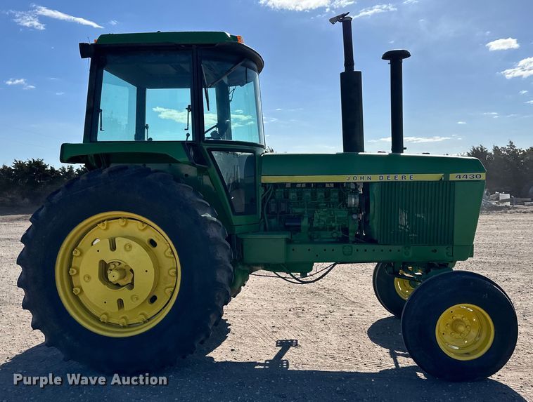 image for item OI9484 1974 John Deere 4430 tractor