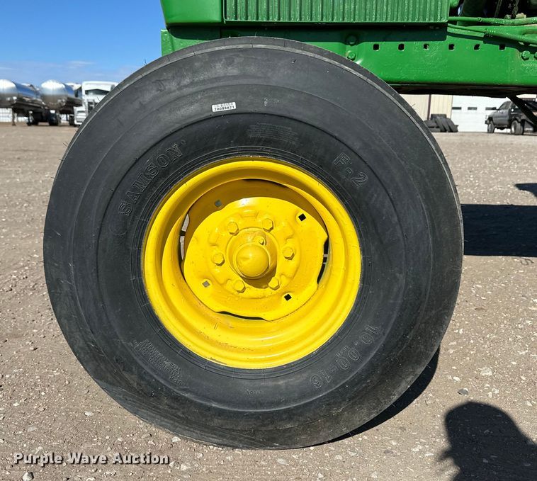 image for item OI9484 1974 John Deere 4430 tractor