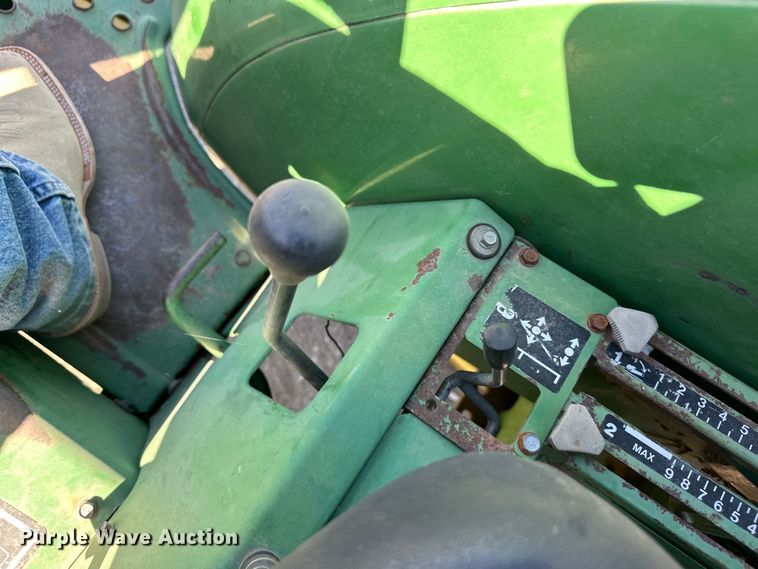 image for item OI9485 1995 John Deere 1070 tractor