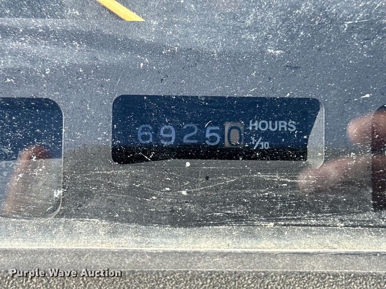 image for item OI9485 1995 John Deere 1070 tractor