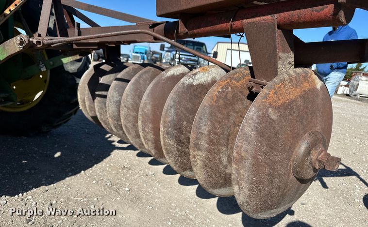 image for item OI9485 1995 John Deere 1070 tractor