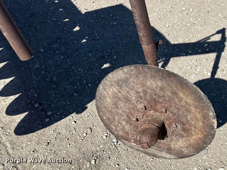 image for item OI9485 1995 John Deere 1070 tractor