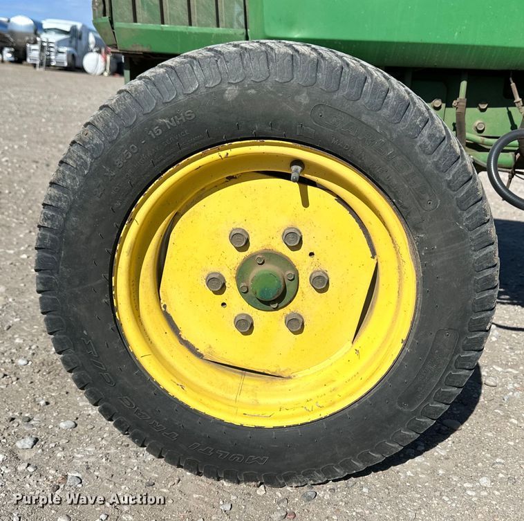 image for item OI9485 1995 John Deere 1070 tractor
