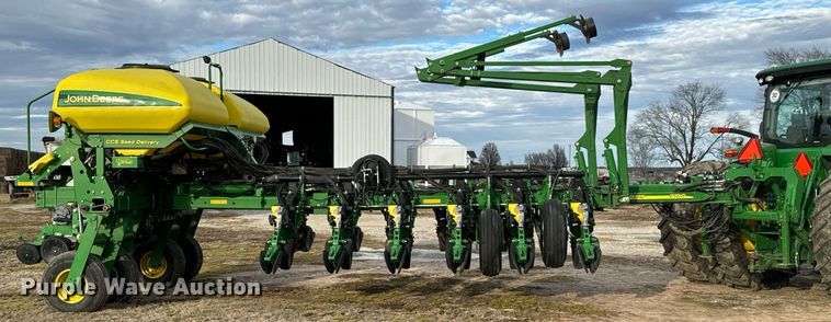 image for item OJ9438 2013 John Deere 1770NT no-till planter